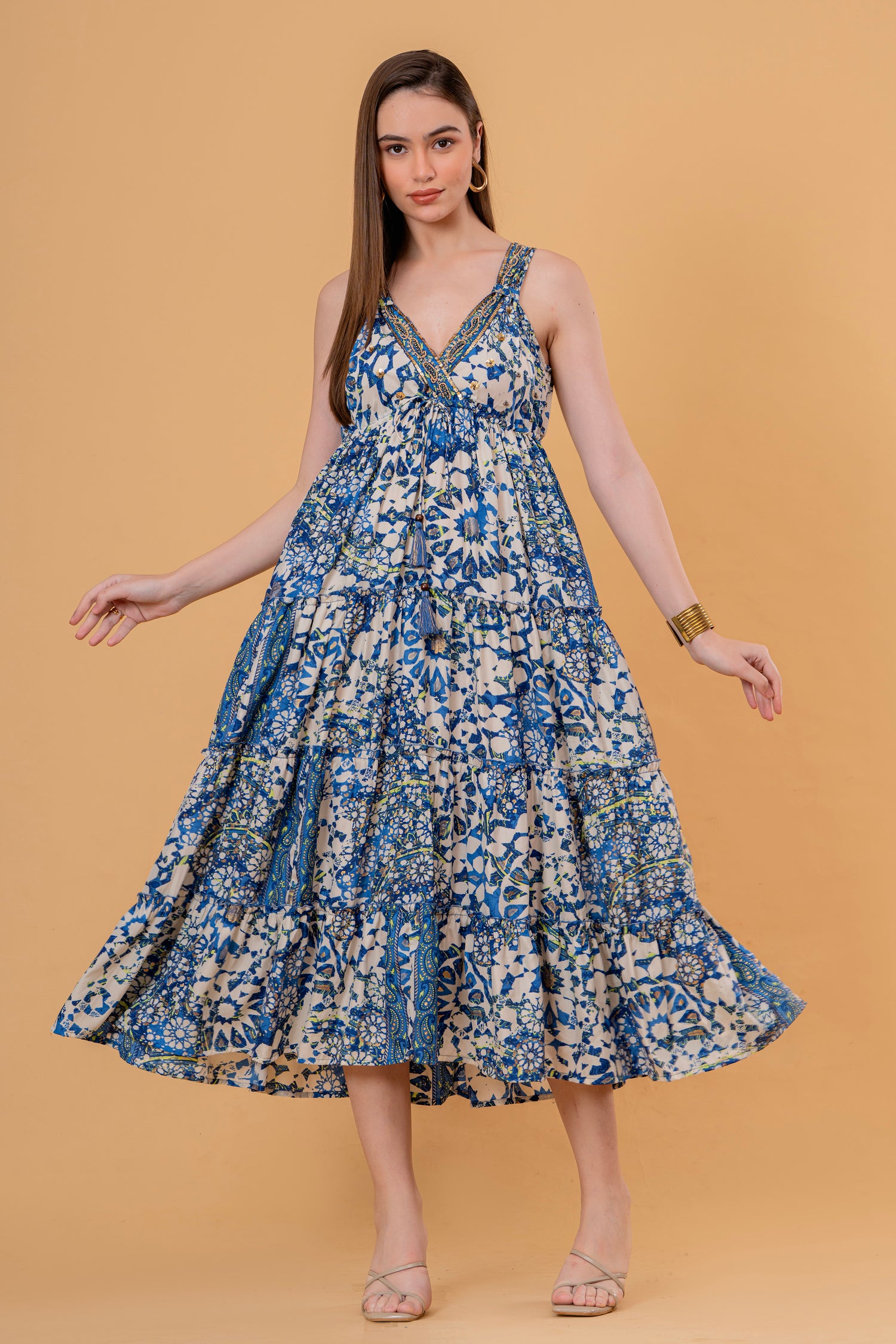 Vestido Midi de Tirantes Azulejo Azul con Escote Bordado