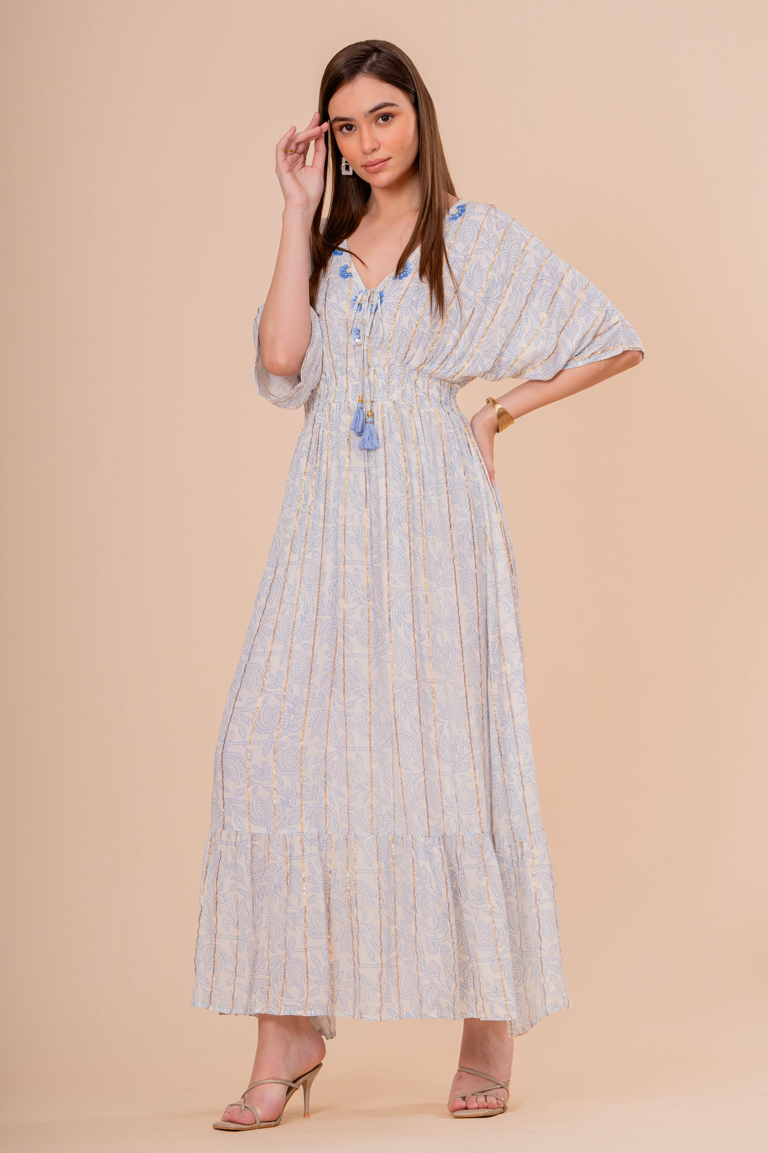 Vestido Midi Coral con Bordado y Manga Corta