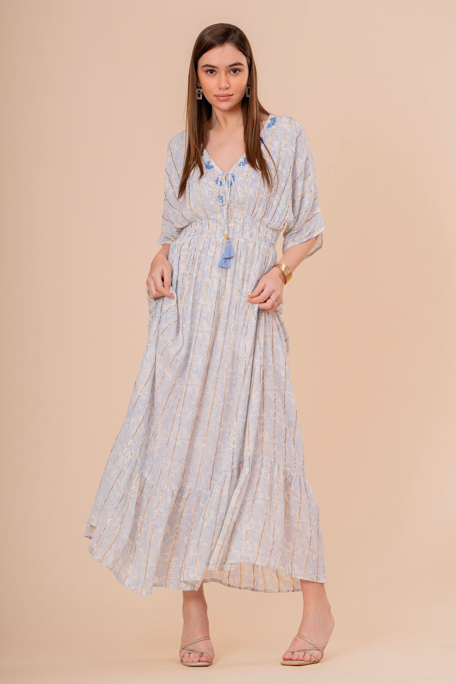 Vestido Midi Coral con Bordado y Manga Corta