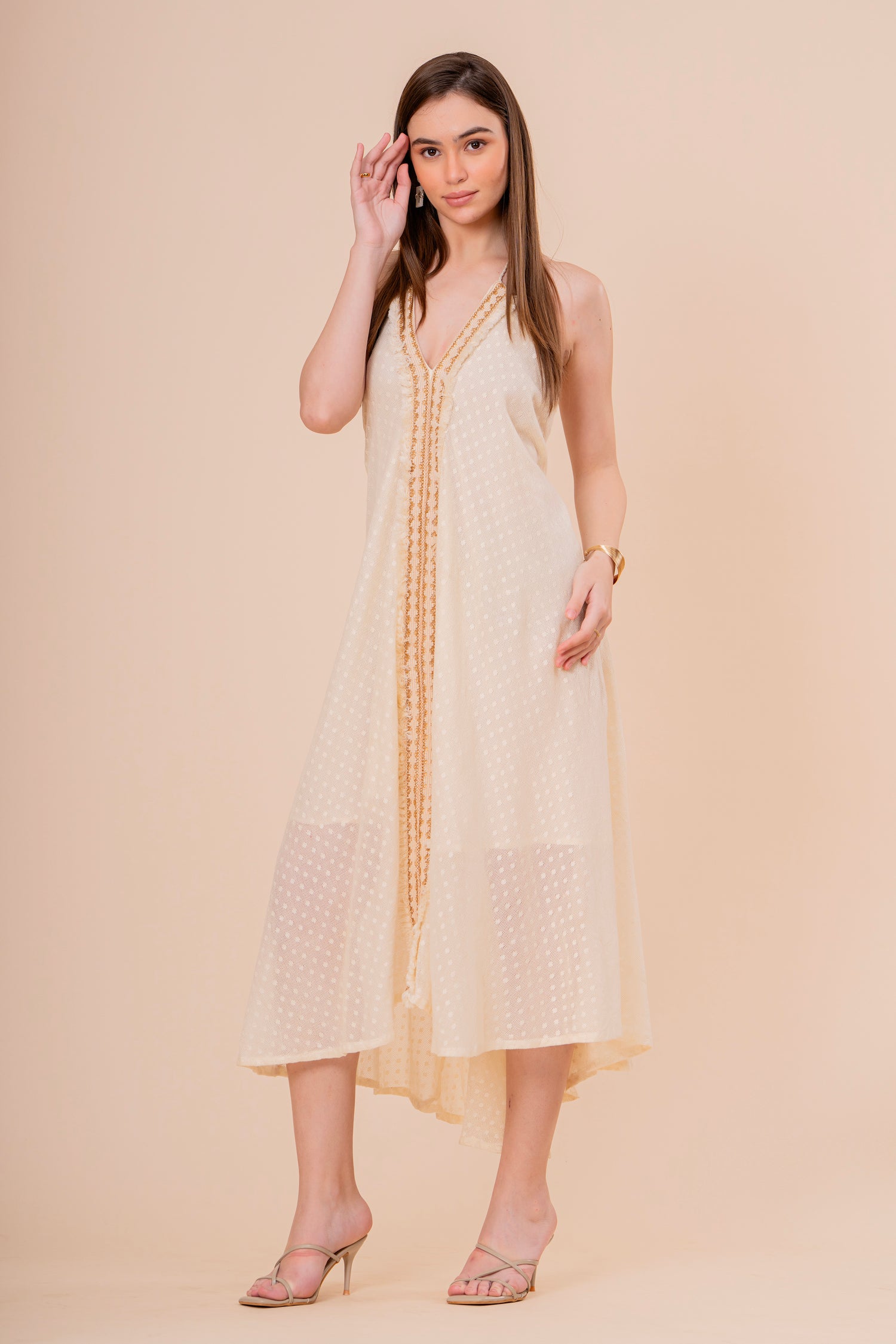 Vestido Maxi Tirantes Crudo con Bordado Cobre y Bajo Asimétrico