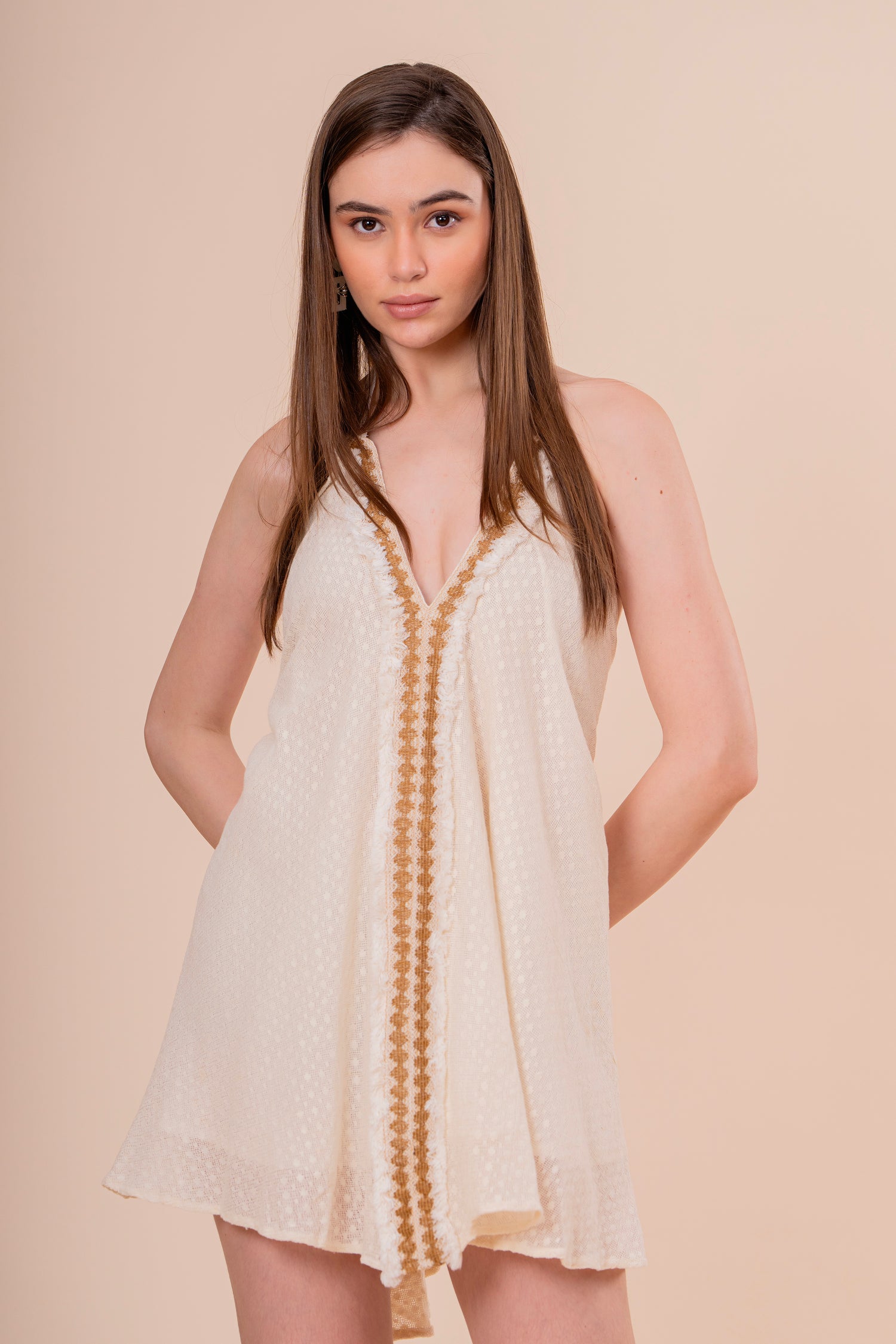 Minivestido Tirantes Crudo Bordado Cobre Escote V