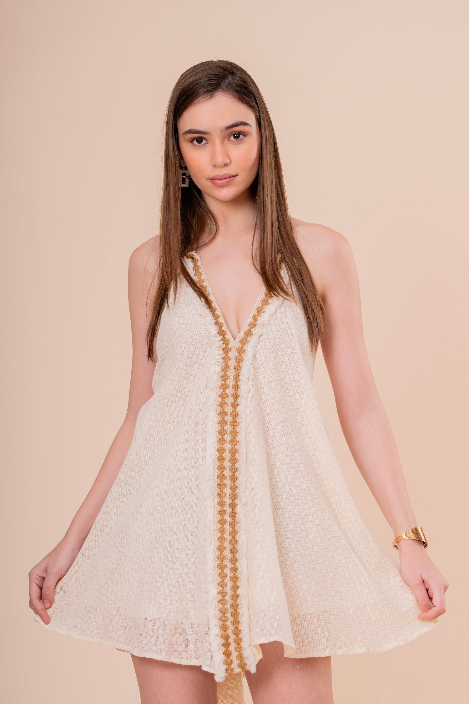 Minivestido Tirantes Crudo Bordado Cobre Escote V