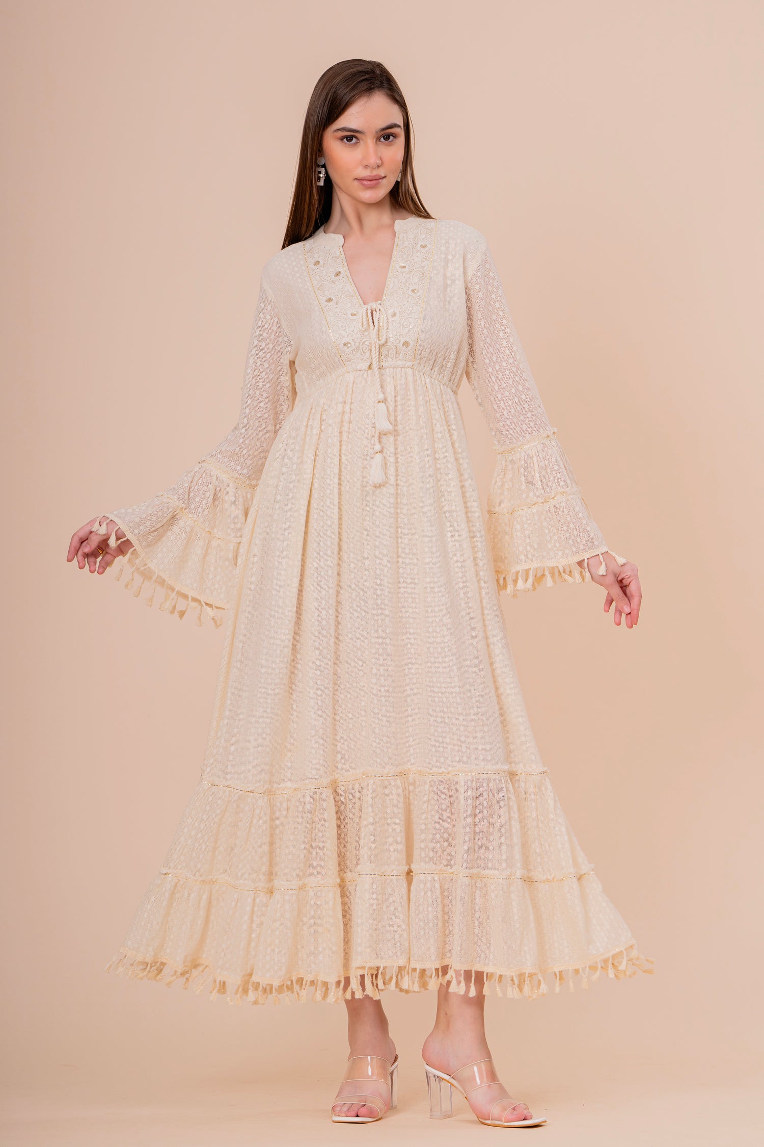 Vestido Maxi Crudo con Bordado y Manga Campana