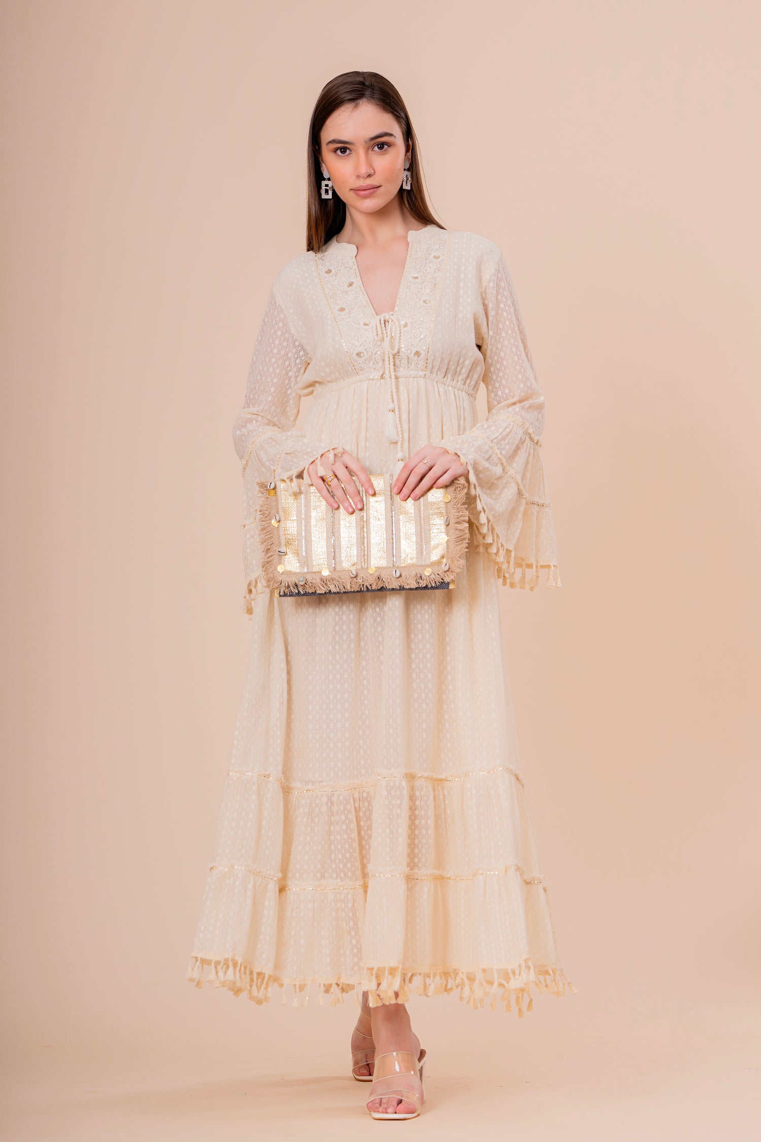 Vestido Maxi Crudo con Bordado y Manga Campana