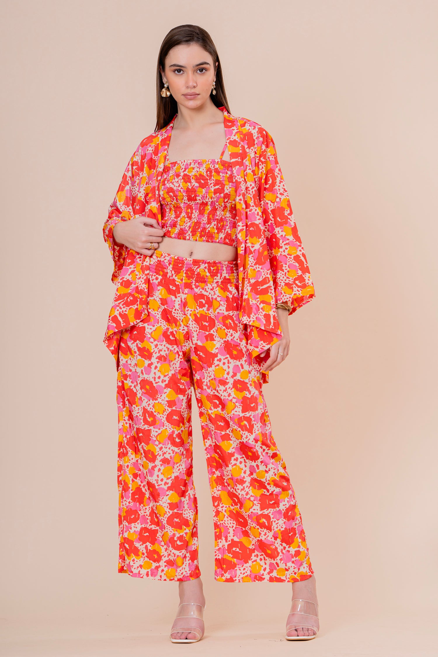 Conjunto de 3 Piezas Top Bandeau Pantalón y Kimono Estampado Floral Naranja Fucsia