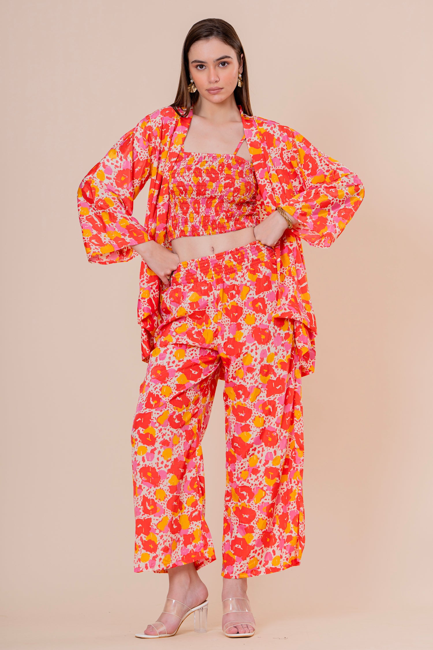Conjunto de 3 Piezas Top Bandeau Pantalón y Kimono Estampado Floral Naranja Fucsia