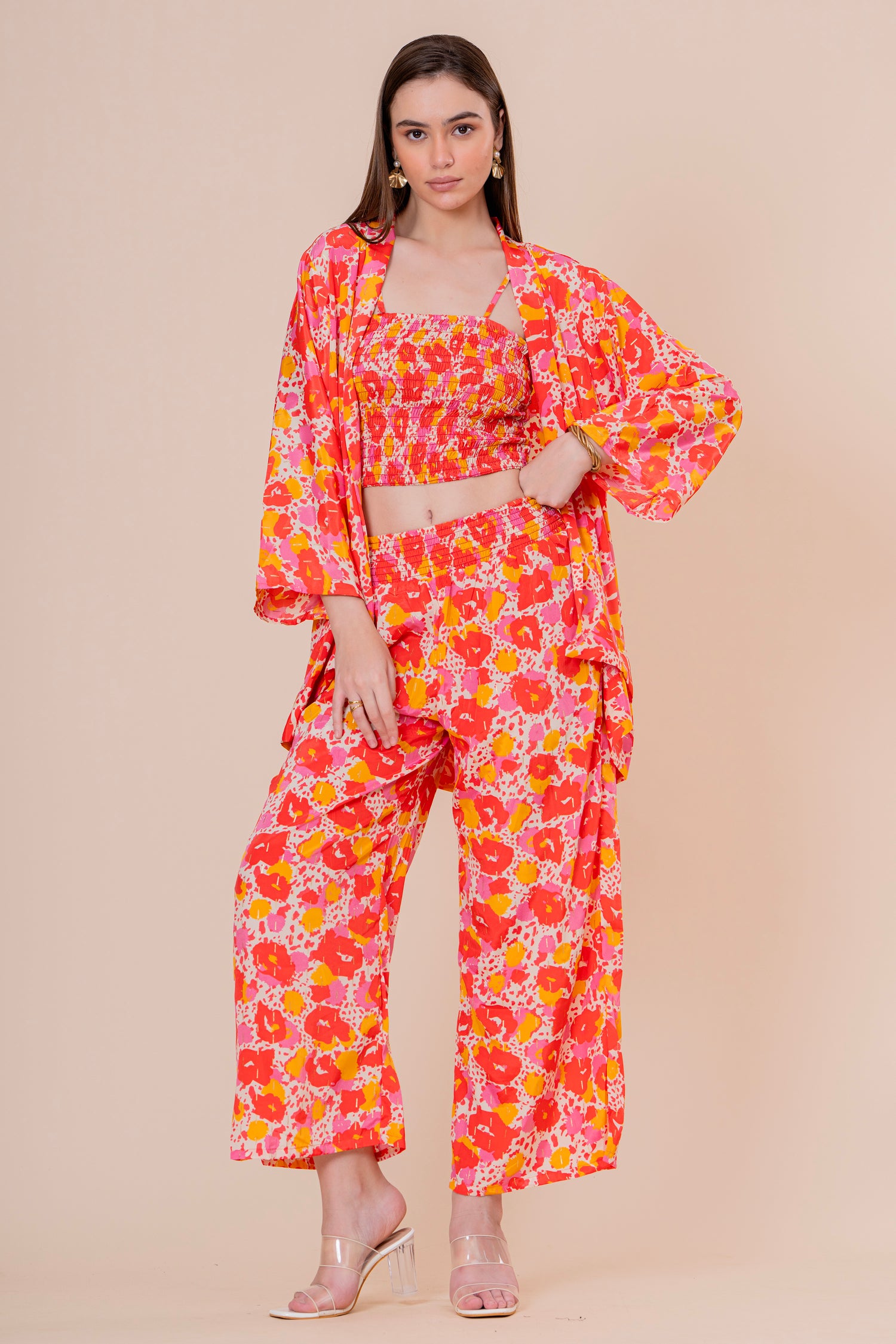 Conjunto de 3 Piezas Top Bandeau Pantalón y Kimono Estampado Floral Naranja Fucsia