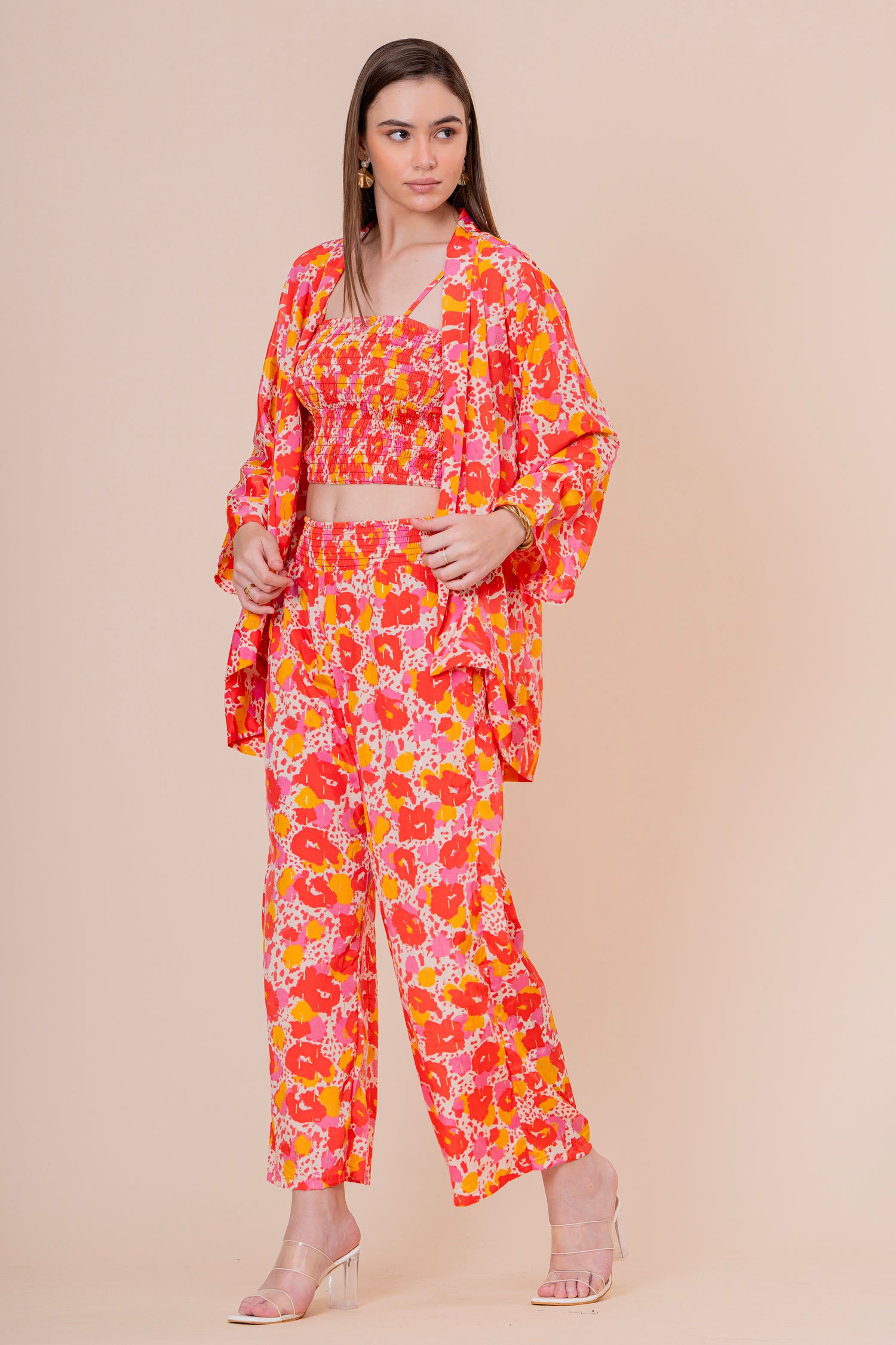 Conjunto de 3 Piezas Top Bandeau Pantalón y Kimono Estampado Floral Naranja Fucsia