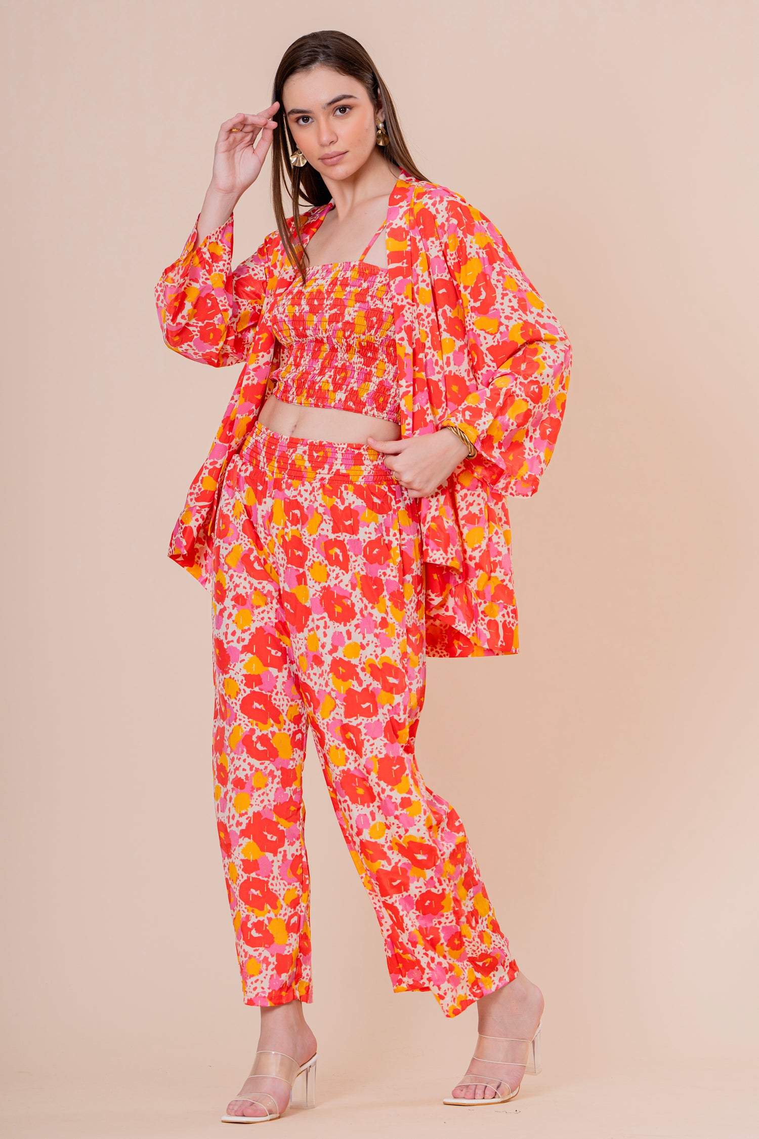 Conjunto de 3 Piezas Top Bandeau Pantalón y Kimono Estampado Floral Naranja Fucsia