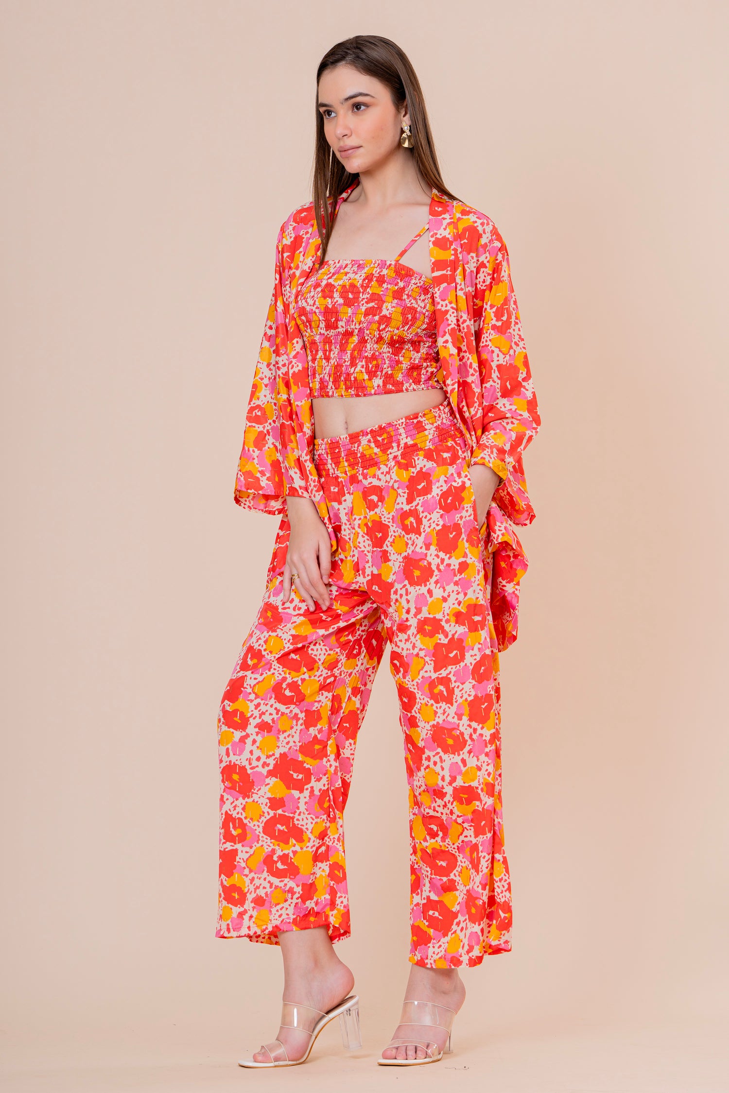 Conjunto de 3 Piezas Top Bandeau Pantalón y Kimono Estampado Floral Naranja Fucsia