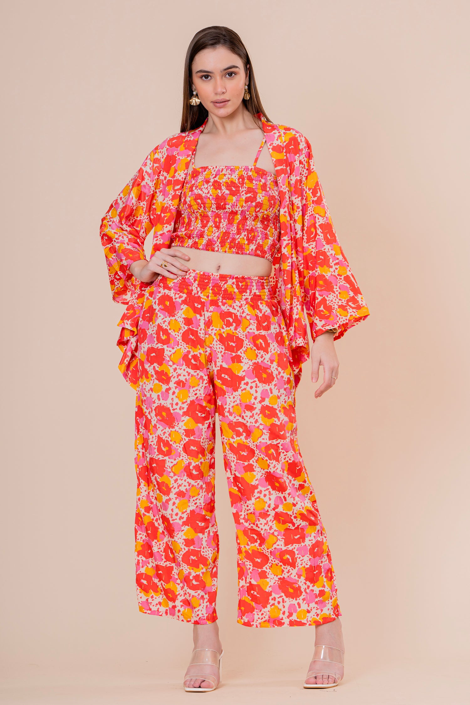 Conjunto de 3 Piezas Top Bandeau Pantalón y Kimono Estampado Floral Naranja Fucsia