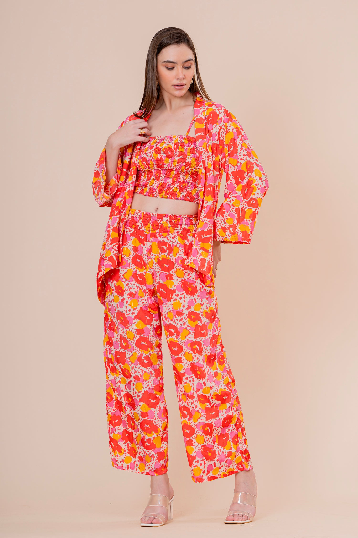 Conjunto de 3 Piezas Top Bandeau Pantalón y Kimono Estampado Floral Naranja Fucsia