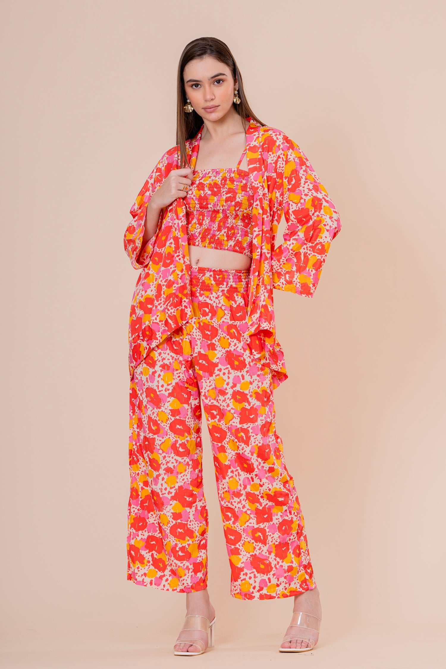 Conjunto de 3 Piezas Top Bandeau Pantalón y Kimono Estampado Floral Naranja Fucsia