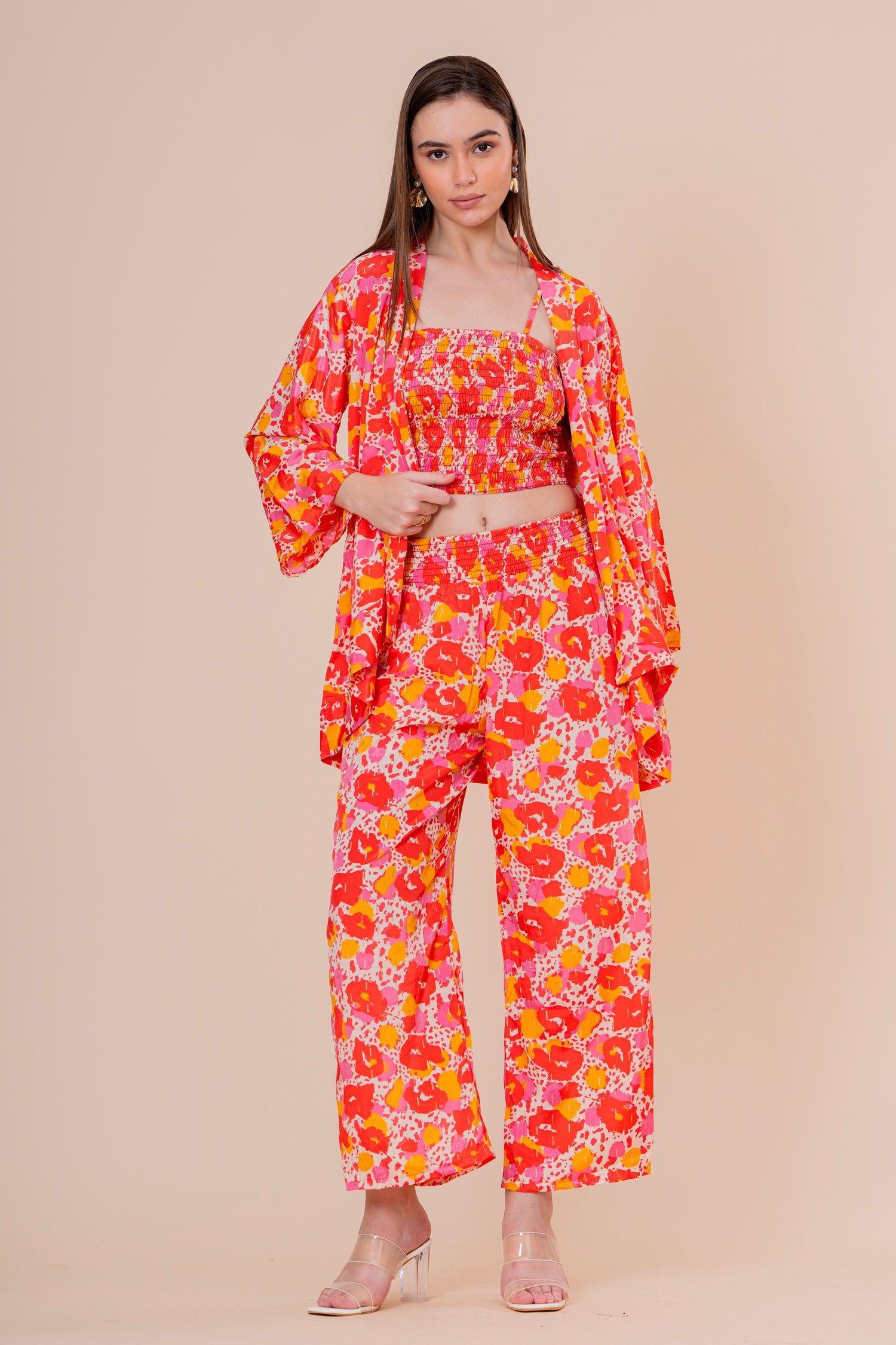 Conjunto de 3 Piezas Top Bandeau Pantalón y Kimono Estampado Floral Naranja Fucsia