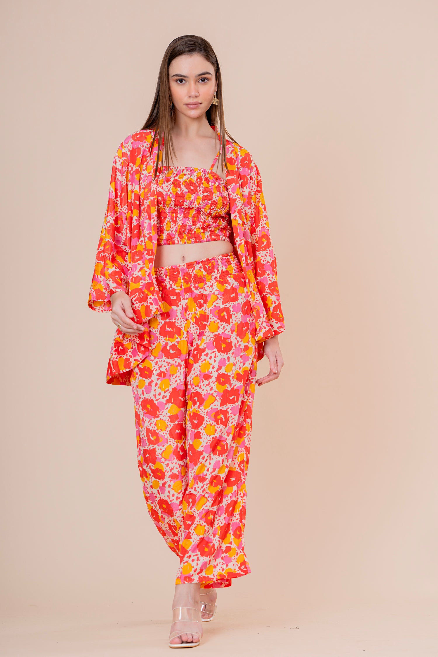 Conjunto de 3 Piezas Top Bandeau Pantalón y Kimono Estampado Floral Naranja Fucsia