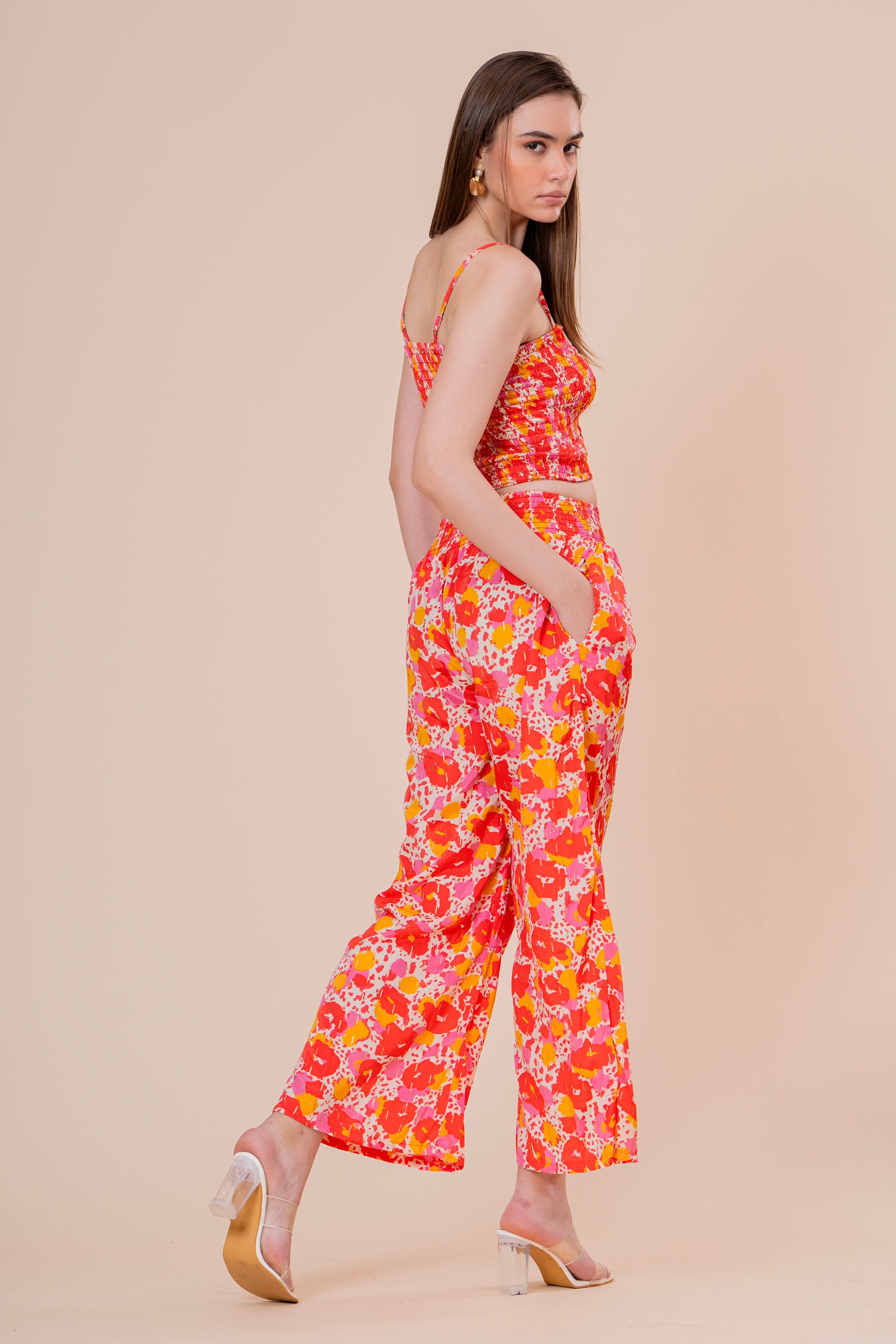 Conjunto de 3 Piezas Top Bandeau Pantalón y Kimono Estampado Floral Naranja Fucsia
