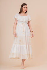 Vestido Midi Escote Cuadrado Crudo con Bordado Dorado y Volantes