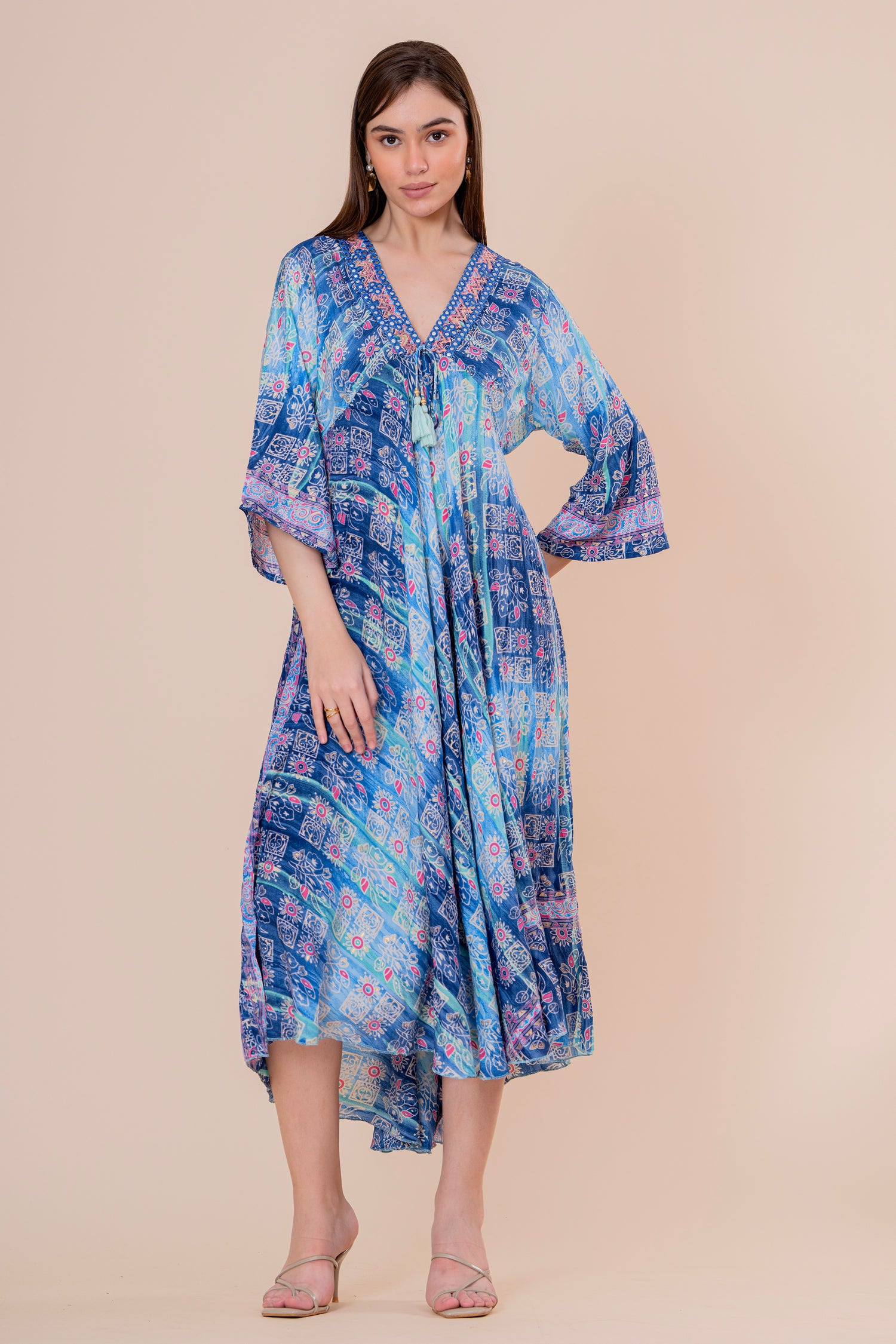 Vestido Midi Kaftán Estampado Degradado Azul con Borlas