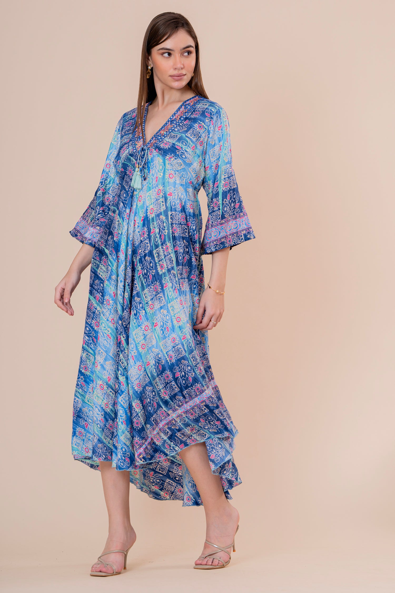 Vestido Midi Kaftán Estampado Degradado Azul con Borlas