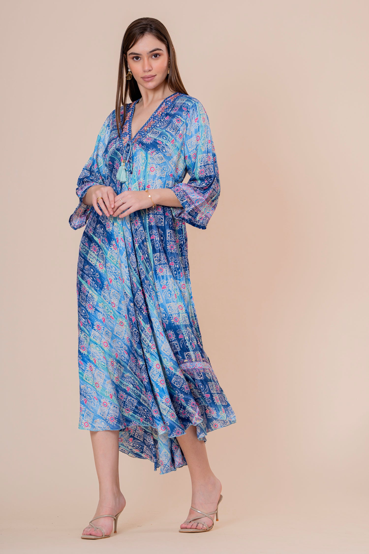 Vestido Midi Kaftán Estampado Degradado Azul con Borlas