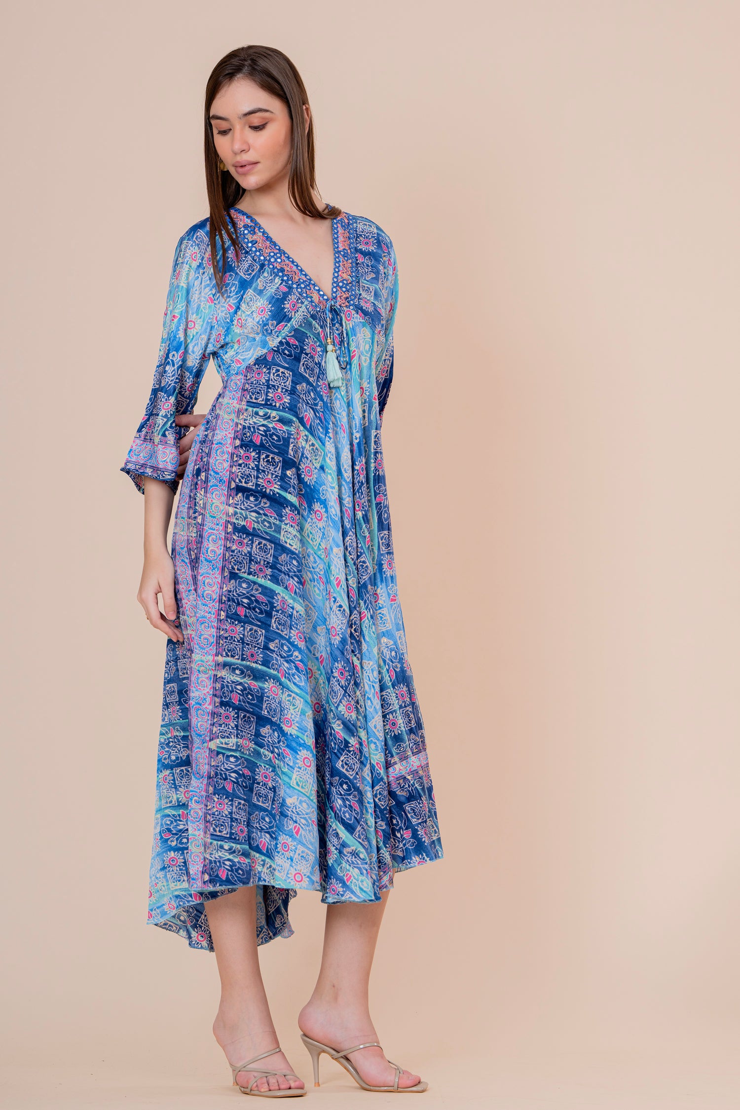 Vestido Midi Kaftán Estampado Degradado Azul con Borlas