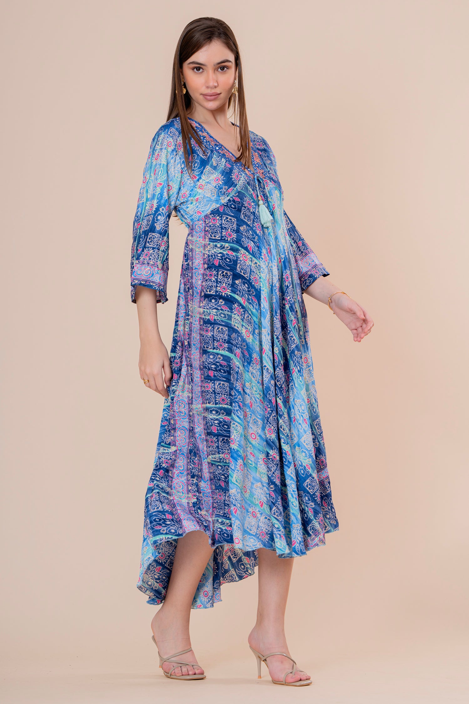 Vestido Midi Kaftán Estampado Degradado Azul con Borlas