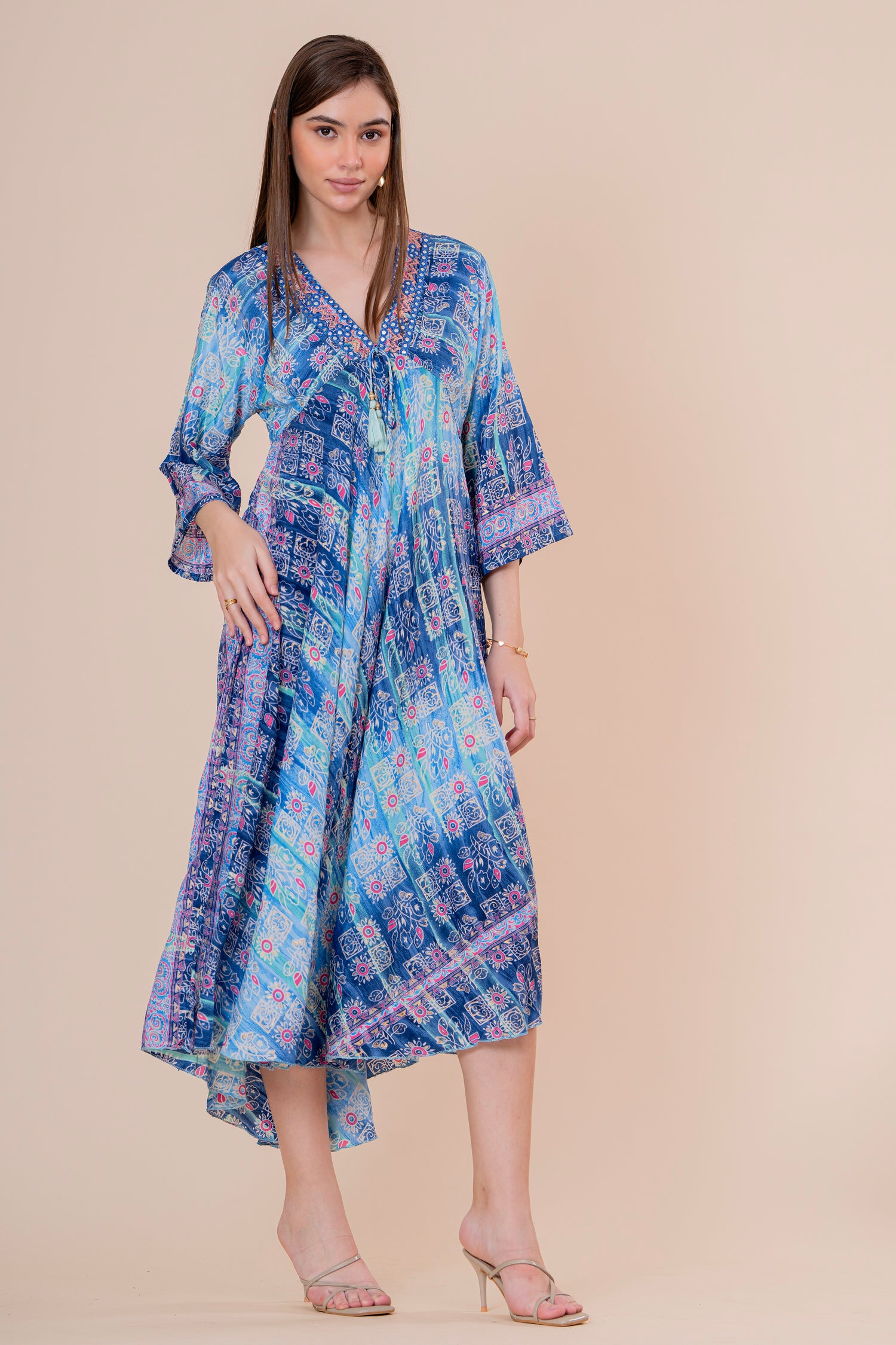 Vestido Midi Kaftán Estampado Degradado Azul con Borlas