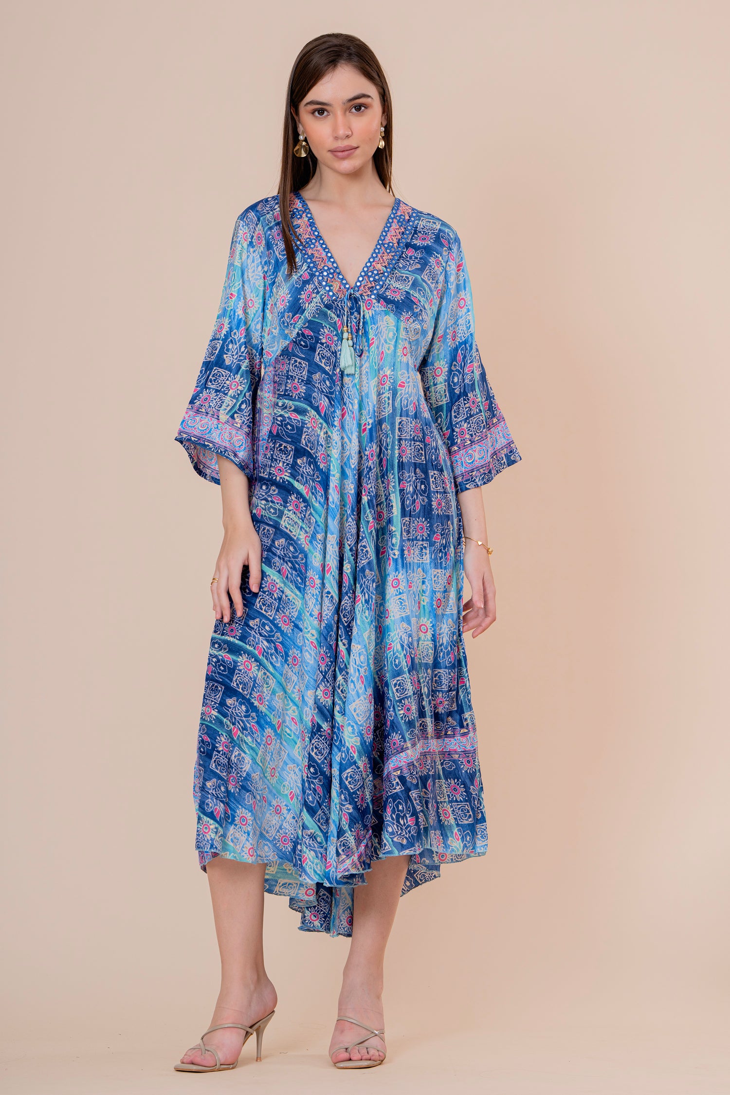 Vestido Midi Kaftán Estampado Degradado Azul con Borlas