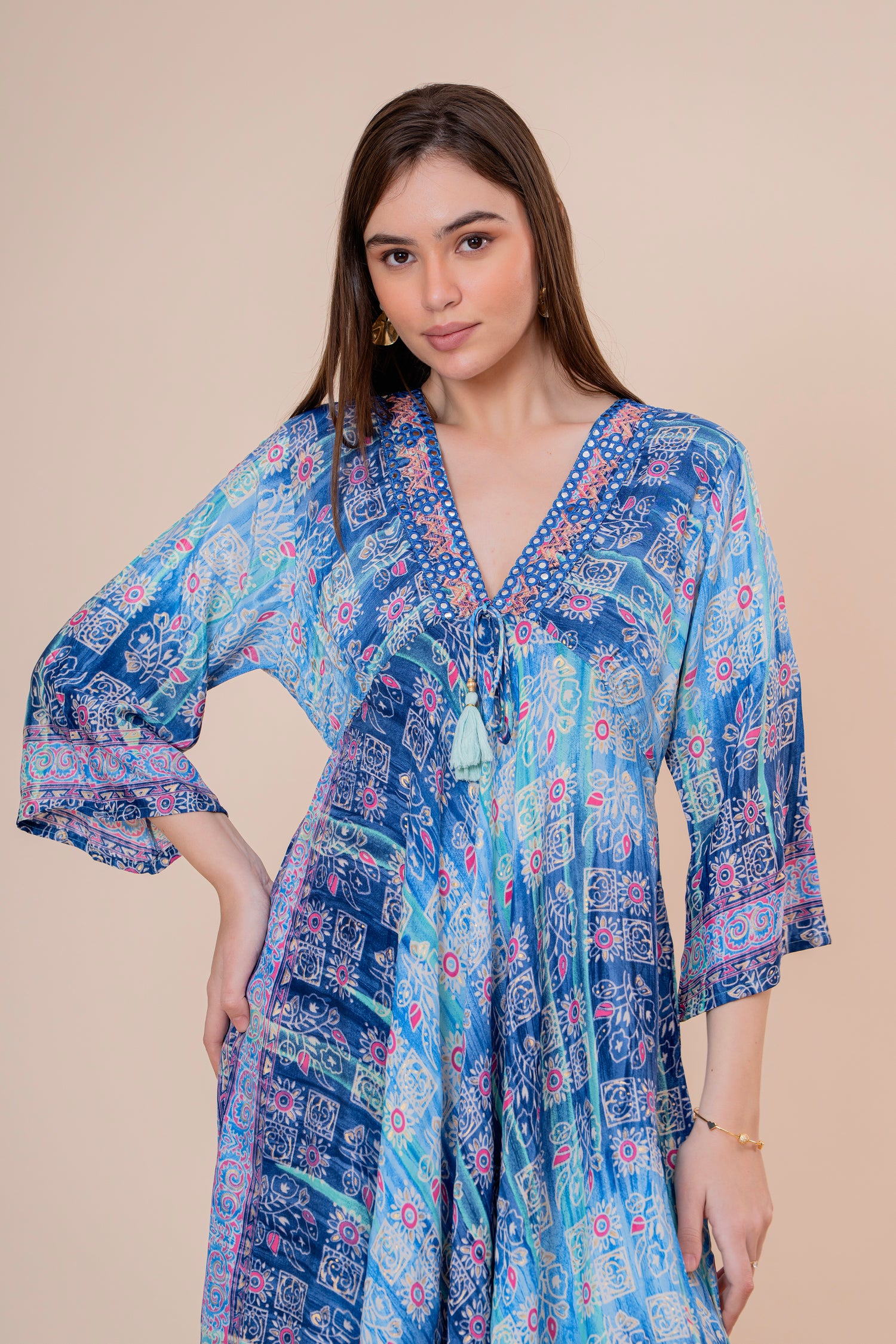 Vestido Midi Kaftán Estampado Degradado Azul con Borlas