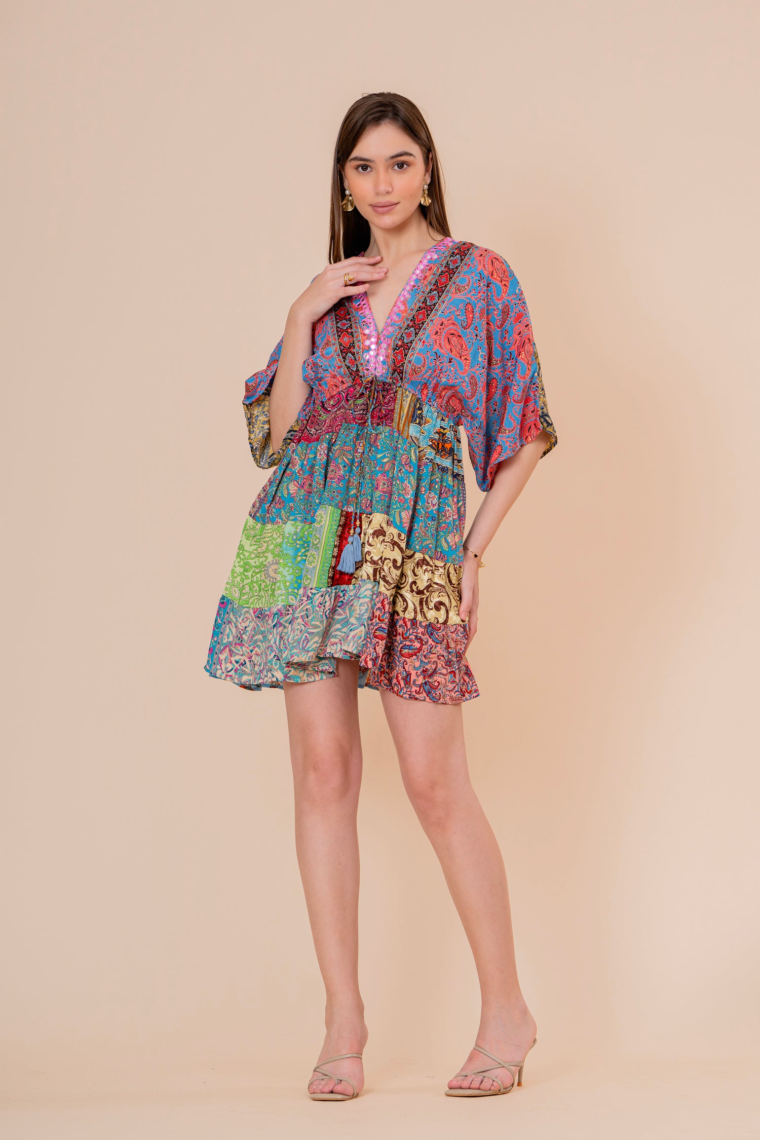 Minivestido Patchwork con Bordado y Manga Kimono
