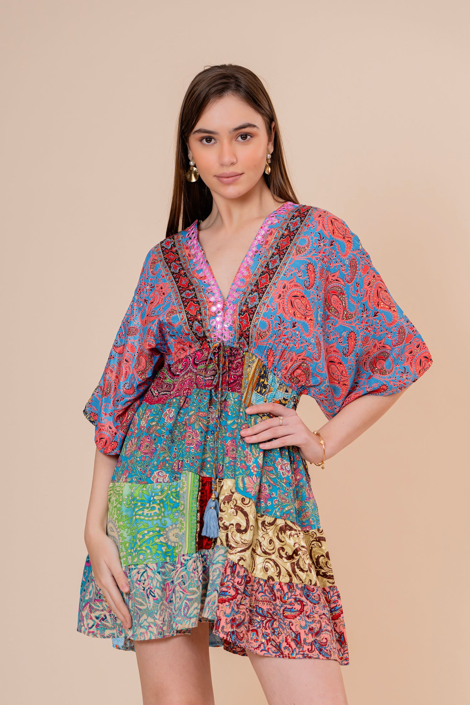 Minivestido Patchwork con Bordado y Manga Kimono