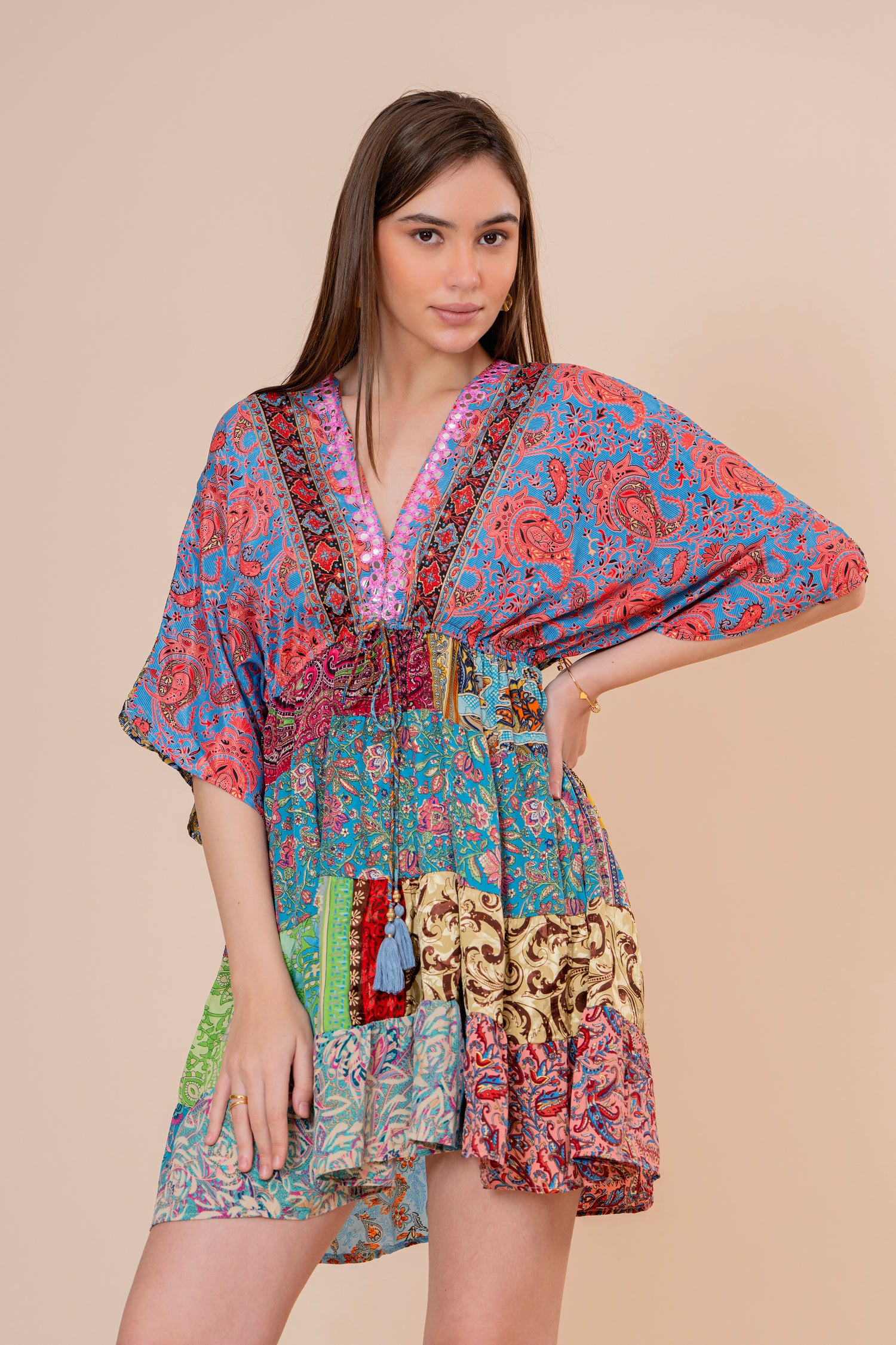 Minivestido Patchwork con Bordado y Manga Kimono