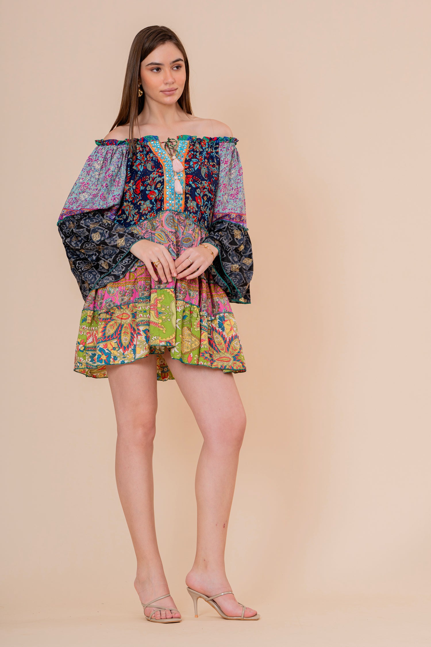 Minivestido Patchwork Hombros Descubiertos Manga Campana